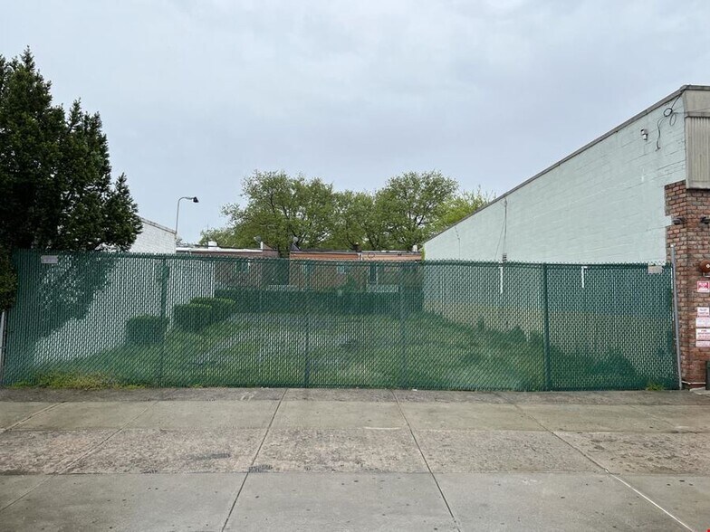 2264 Flatbush Ave, Brooklyn, NY à vendre - Photo principale – Image 1 sur 1