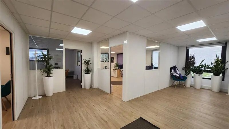 Bureau dans Issy-les-Moulineaux à louer - Photo de l’immeuble – Image 1 sur 7