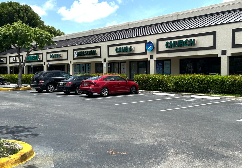 3500 N Powerline Rd, Pompano Beach, FL à louer - Photo de l’immeuble – Image 2 sur 6