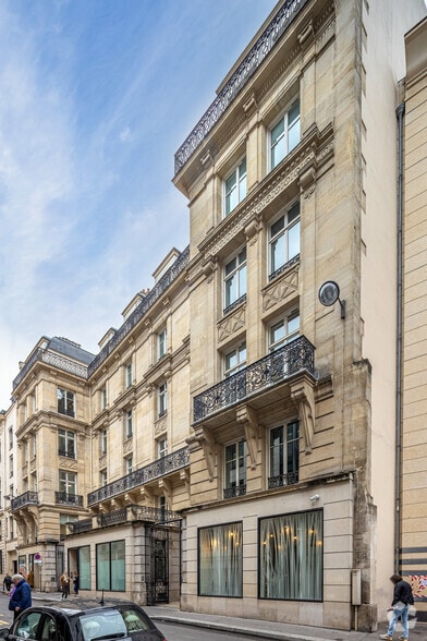 3-5 Rue Saint-Georges, Paris à louer - Photo de l’immeuble – Image 3 sur 5