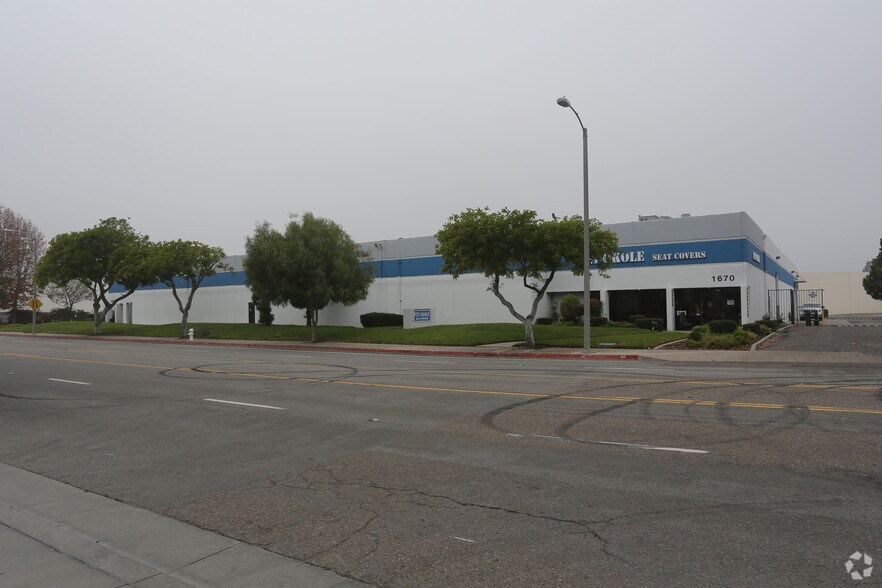 1670-1680 Sunflower Ave, Costa Mesa, CA à louer - Photo de l’immeuble – Image 2 sur 4