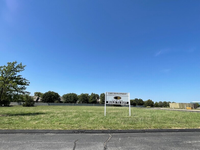 7718-7730 E. 37th St., Wichita, KS à vendre - Photo de l’immeuble – Image 3 sur 7