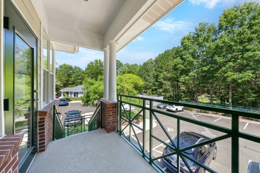 1502 W NC Highway 54, Durham, NC à vendre - Photo de l’immeuble – Image 2 sur 8
