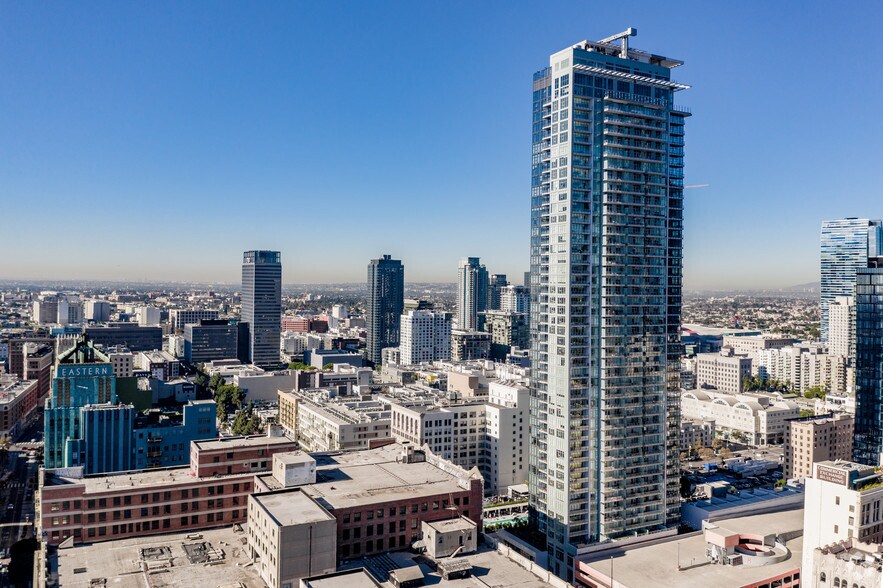 825 S Hill St, Los Angeles, CA à louer - Photo de l’immeuble – Image 2 sur 72