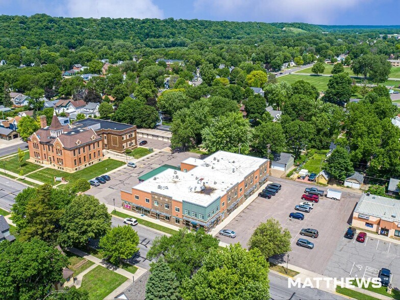 422 Belgrade Ave, North Mankato, MN à vendre - Photo de l’immeuble – Image 3 sur 3