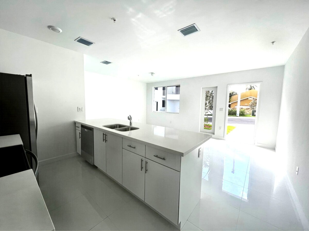 25265 SW 134th Ave, Homestead, FL 33032 - Lot 1-19 - - Photo intérieure - Image 1 of 5