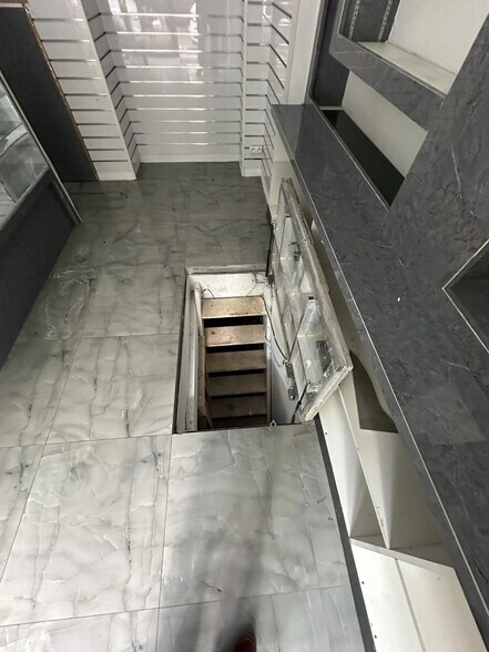 Local commercial dans Paris à louer - Photo intérieure – Image 3 sur 6