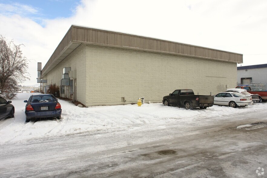 10021 E Knox Ave, Spokane, WA à louer - Photo de l’immeuble – Image 2 sur 13