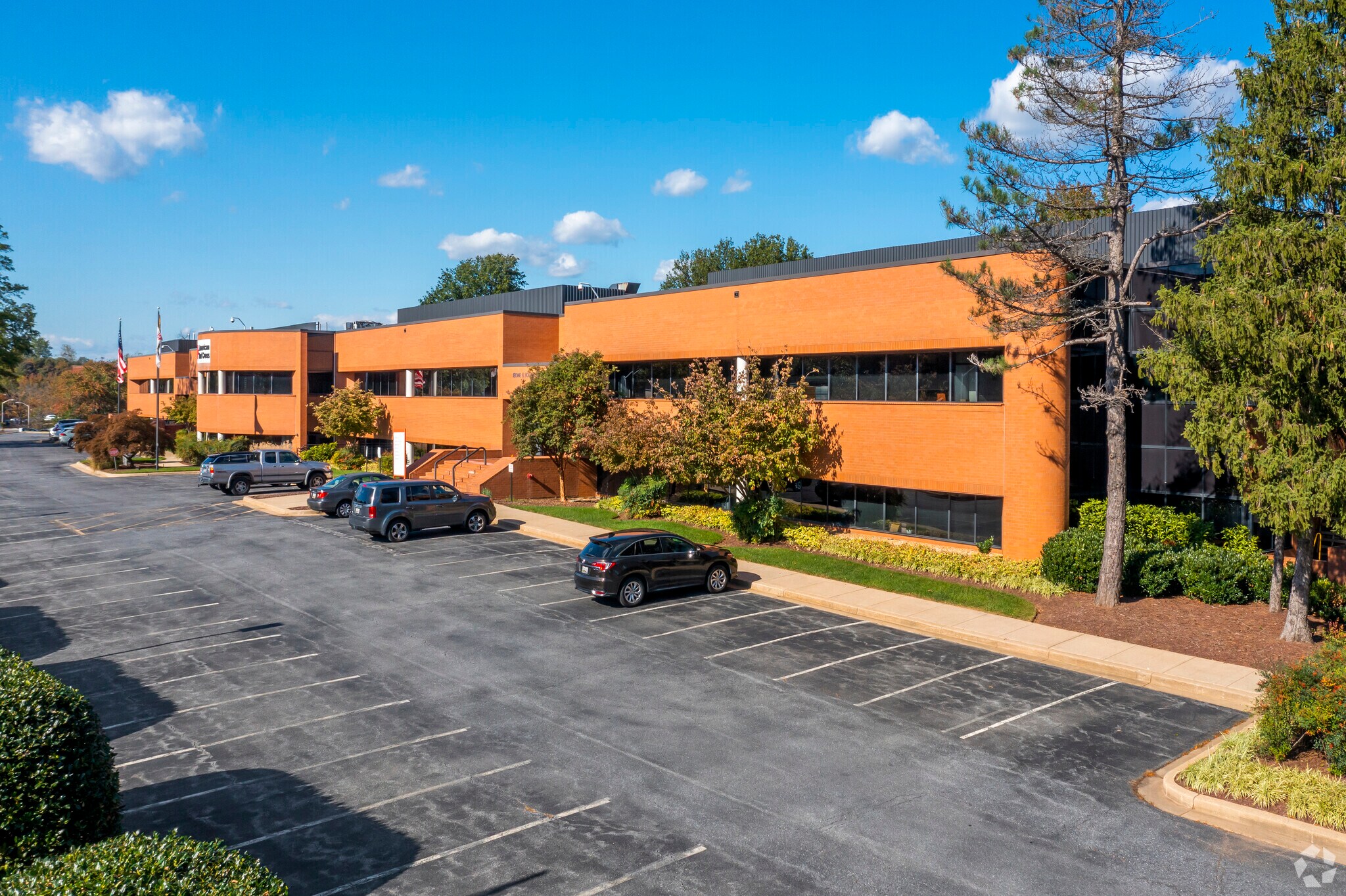 15601 Crabbs Branch Way, Rockville, MD à louer Photo de l’immeuble– Image 1 sur 6