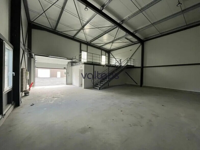 Local d’activités dans Labarthe-sur-Lèze à louer - Photo de l’immeuble – Image 2 sur 6