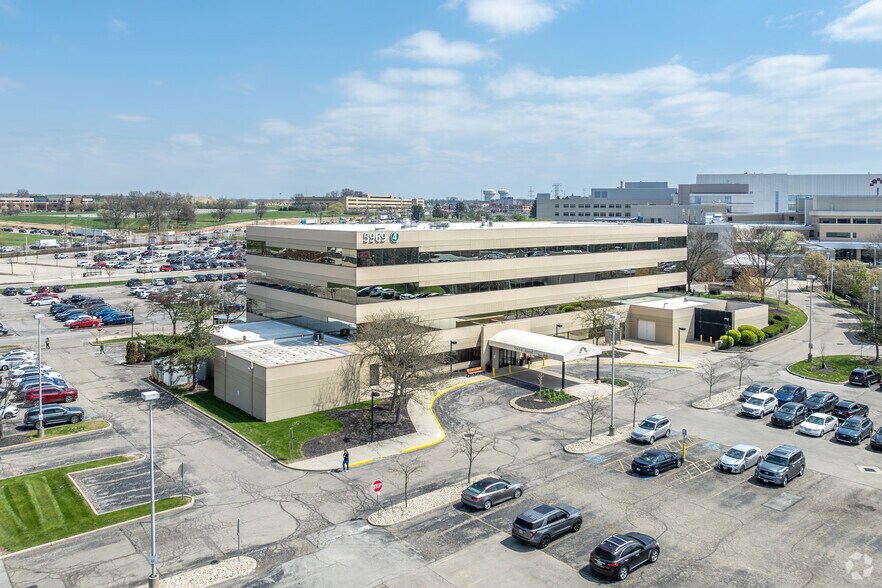 5969 E Broad St, Columbus, OH à louer - Photo de l’immeuble – Image 3 sur 5