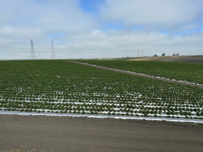 151 Rodgers Rd, Salinas, CA à louer - Photo de l’immeuble – Image 2 sur 7