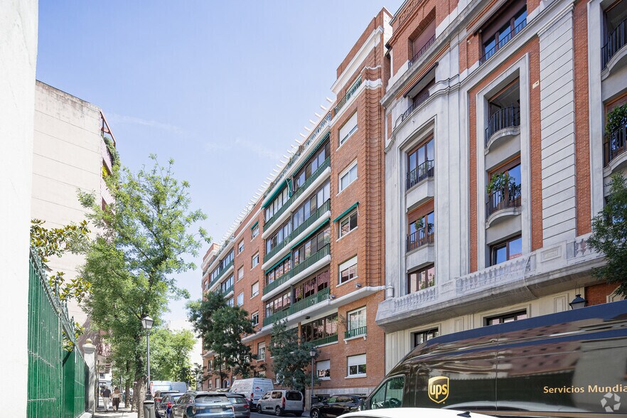 Calle del Monte Esquinza, 28, Madrid, Madrid à louer - Photo de l’immeuble – Image 1 sur 1