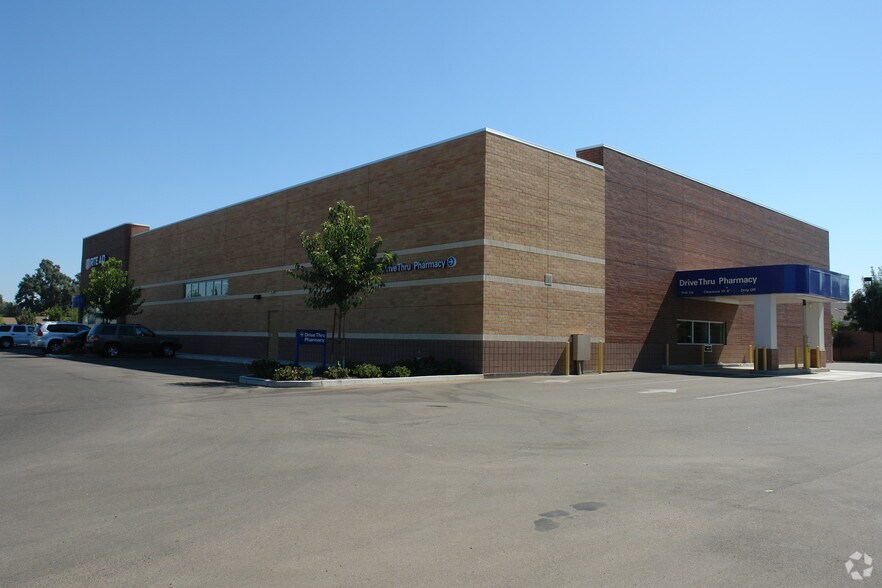 1735 E Walnut Ave, Visalia, CA à vendre - Photo de l’immeuble – Image 3 sur 16