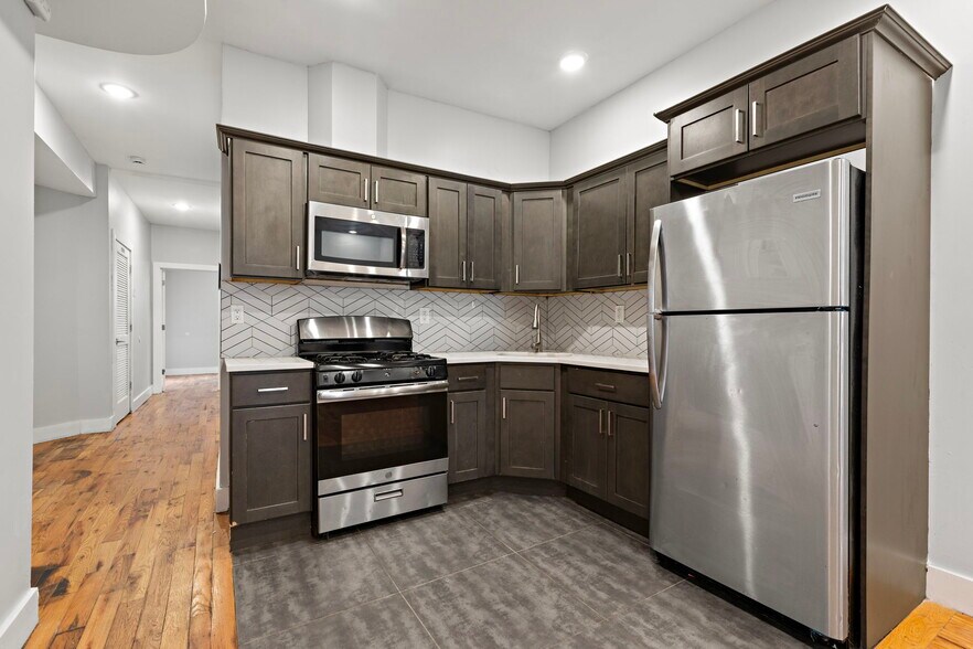 19 Jewett Ave, Jersey City, NJ à vendre - Photo intérieure – Image 3 sur 28