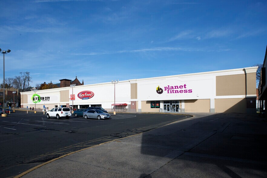 90-200 E Main St, New Britain, CT à louer - Photo de l’immeuble – Image 1 sur 3