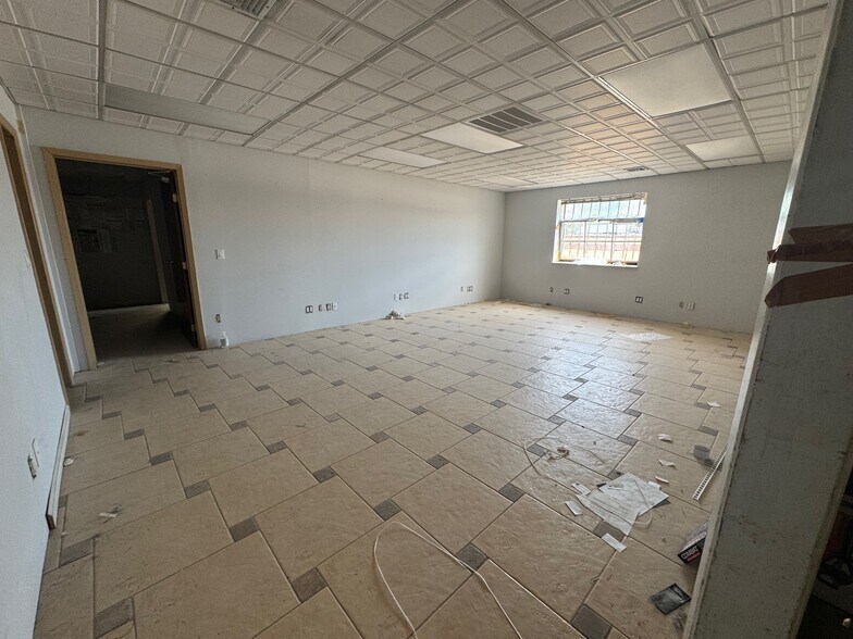 2515 Merrick Rd, Bellmore, NY à vendre - Photo de l’immeuble – Image 3 sur 8