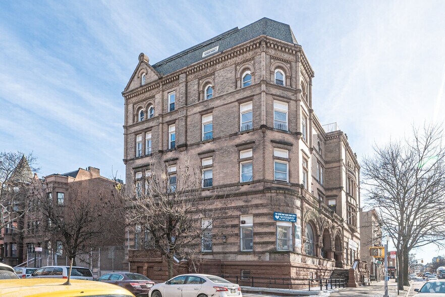 19 Rogers Ave, Brooklyn, NY à louer - Photo de l’immeuble – Image 3 sur 19