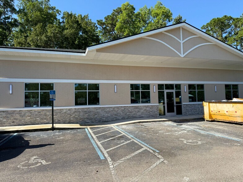 2416 Dunn Ave, Jacksonville, FL à louer - Photo de l’immeuble – Image 2 sur 6