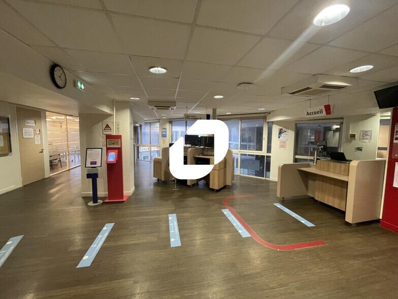 Bureau dans Torcy à vendre - Photo de l’immeuble – Image 2 sur 9