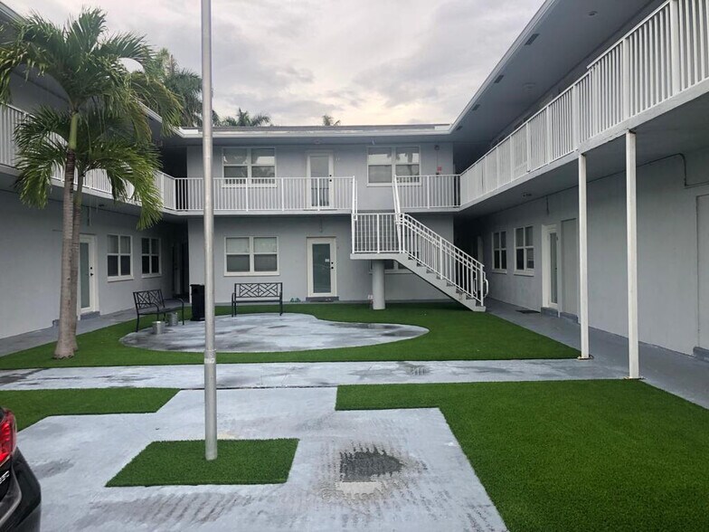 930 N 14th Ct, Hollywood, FL à vendre - Photo de l’immeuble – Image 2 sur 29