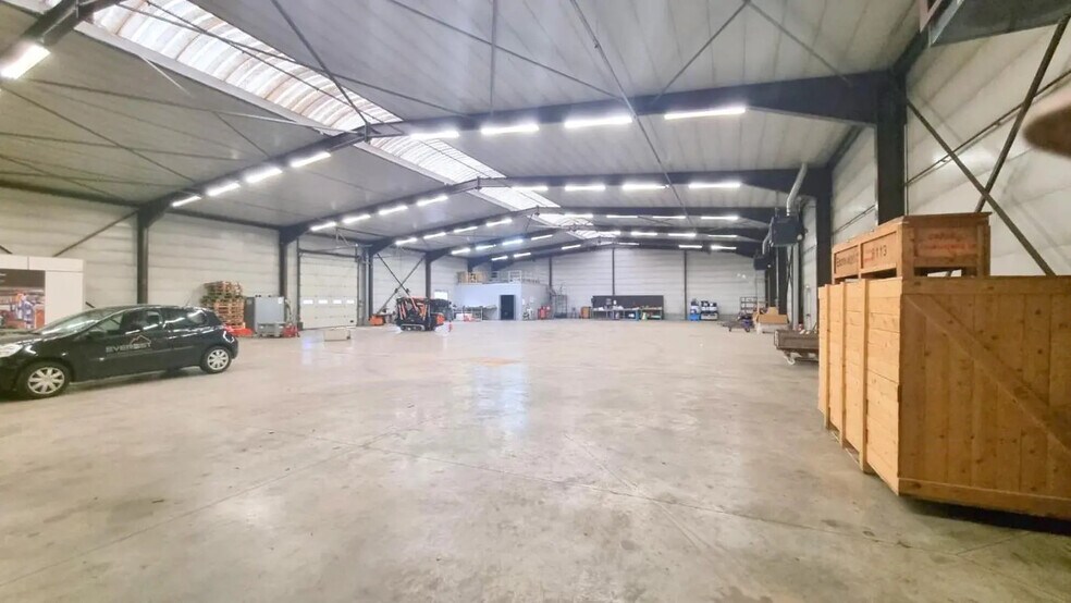 Local d'activités dans Achères à vendre - Photo de l’immeuble – Image 3 sur 28