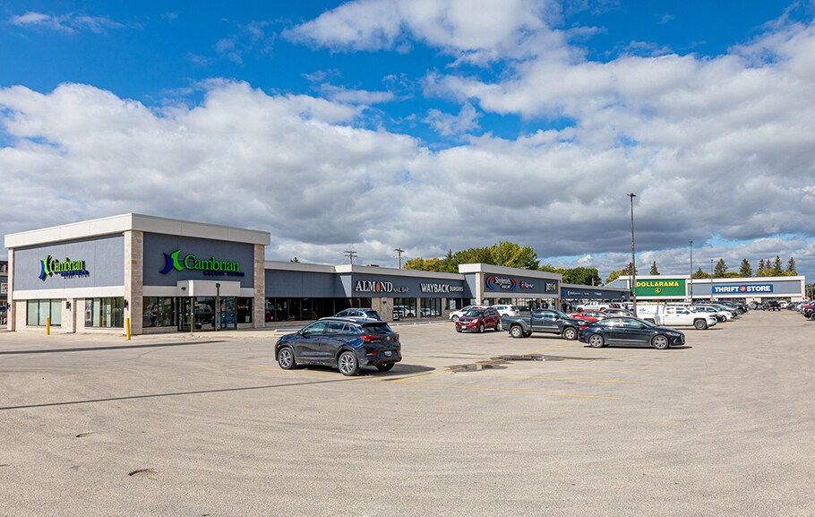 3421 Portage Ave, Winnipeg, MB à louer - Photo de l’immeuble – Image 1 sur 6