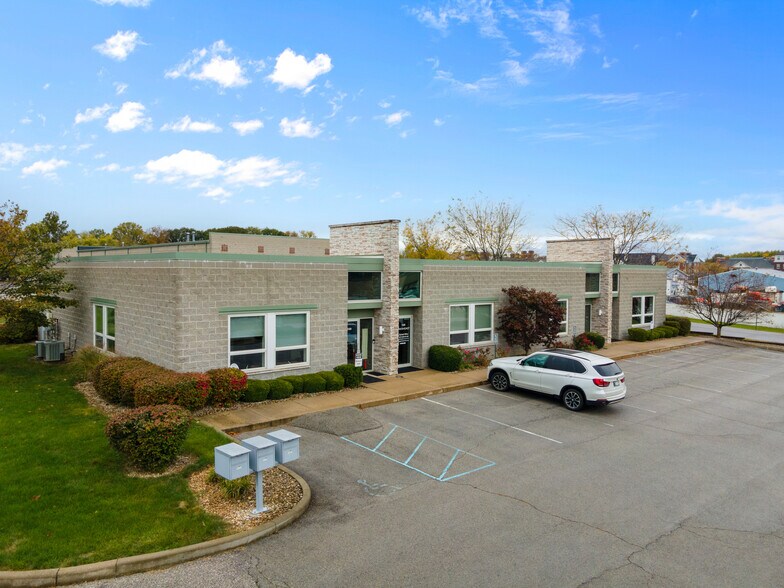 1000 3rd Ave SW, Carmel, IN à louer - Photo de l’immeuble – Image 1 sur 13