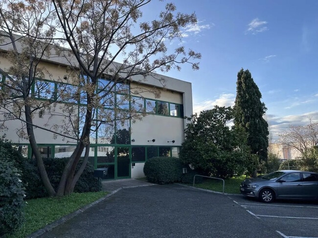 Plus de détails pour 2 Avenue Lamartine, Les Pennes-Mirabeau - Local d’activités à vendre