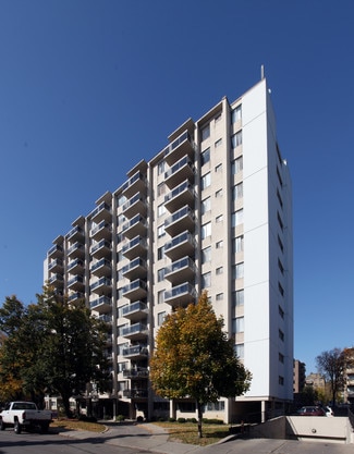 Plus de détails pour 30 Springhurst Ave, Toronto, ON - Logement à vendre