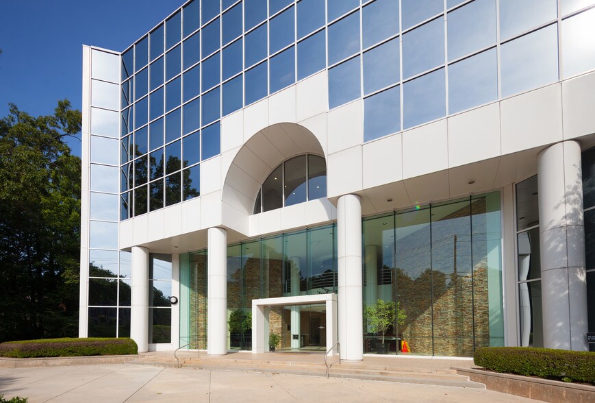 4360 Chamblee Dunwoody Rd, Atlanta, GA à louer - Photo de l’immeuble – Image 3 sur 11