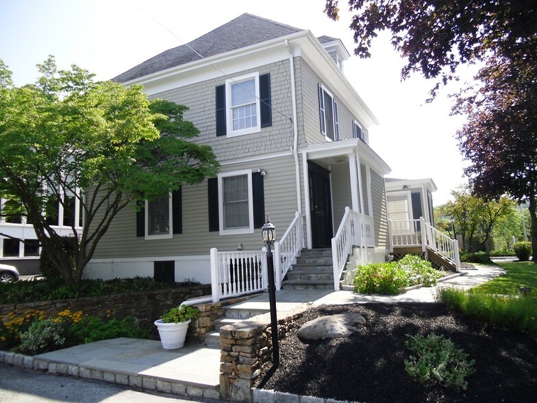 1952 Commerce St, Yorktown Heights, NY à vendre - Photo de l’immeuble – Image 3 sur 13