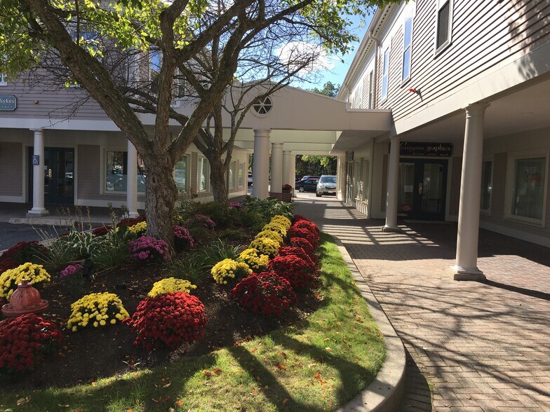 74-76 Bedford St, Lexington, MA à louer - Photo de l’immeuble – Image 2 sur 30