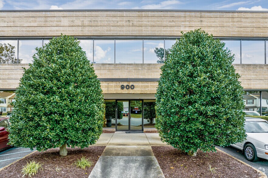 900 Commonwealth Pl, Virginia Beach, VA à louer - Photo de l’immeuble – Image 3 sur 20