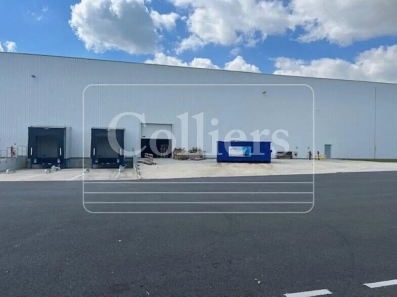 Industriel/Logistique dans Bruyères-sur-Oise à louer - Photo de l’immeuble – Image 3 sur 8