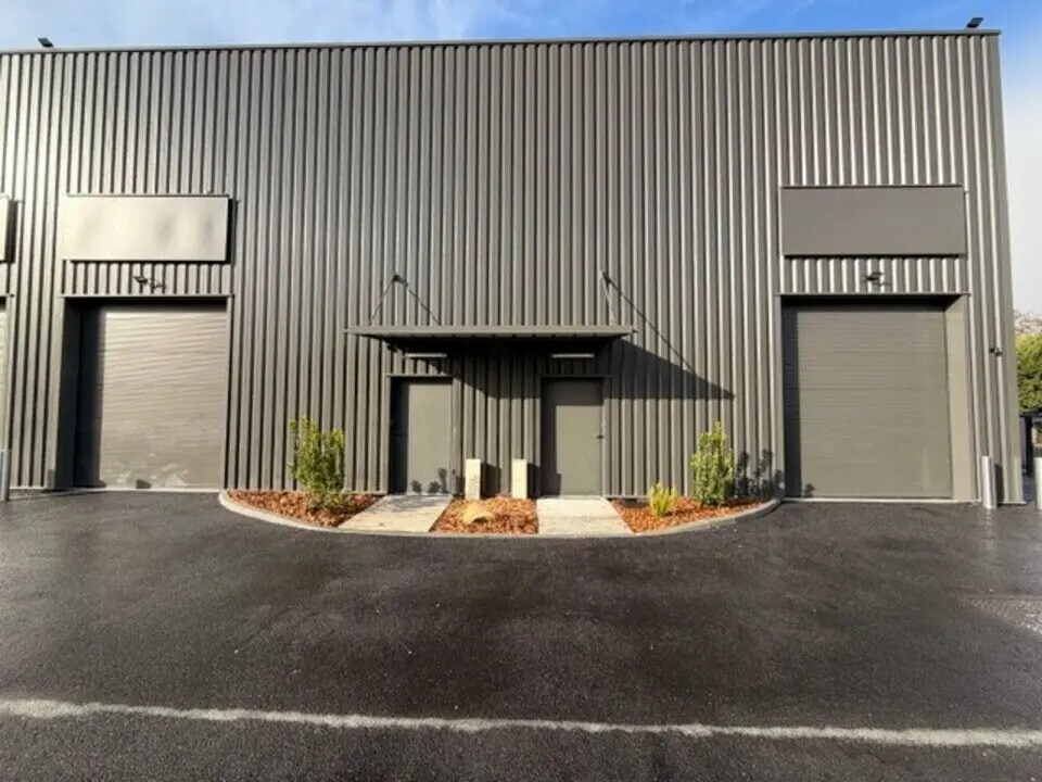 Local d'activités dans Marcheprime à vendre Photo de l’immeuble– Image 1 sur 8