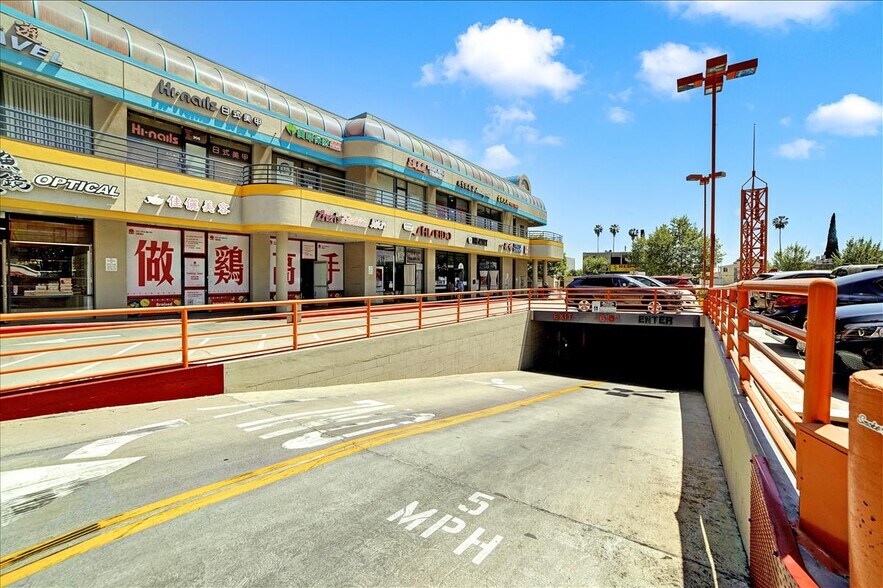 301 W Valley Blvd, San Gabriel, CA à louer - Photo de l’immeuble – Image 3 sur 18