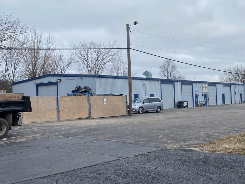 229 E Saint Charles Rd, Carol Stream, IL à louer - Photo de l’immeuble – Image 2 sur 8