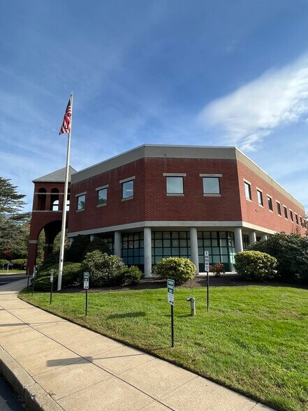 501 Centerville Rd, Warwick, RI à louer - Photo de l’immeuble – Image 1 sur 1