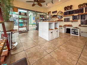 75-5669 Alii Dr, Kailua Kona, HI à louer Photo intérieure– Image 2 sur 4