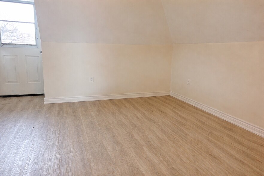 76 Wentworth St S, Hamilton, ON à vendre - Photo intérieure – Image 3 sur 38