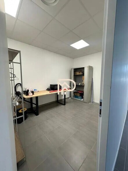 Bureau dans La Ciotat à louer - Photo de l’immeuble – Image 2 sur 6