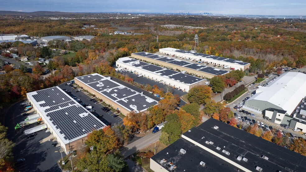 106 Finnell Dr, Weymouth, MA à louer - Photo de l’immeuble – Image 3 sur 33