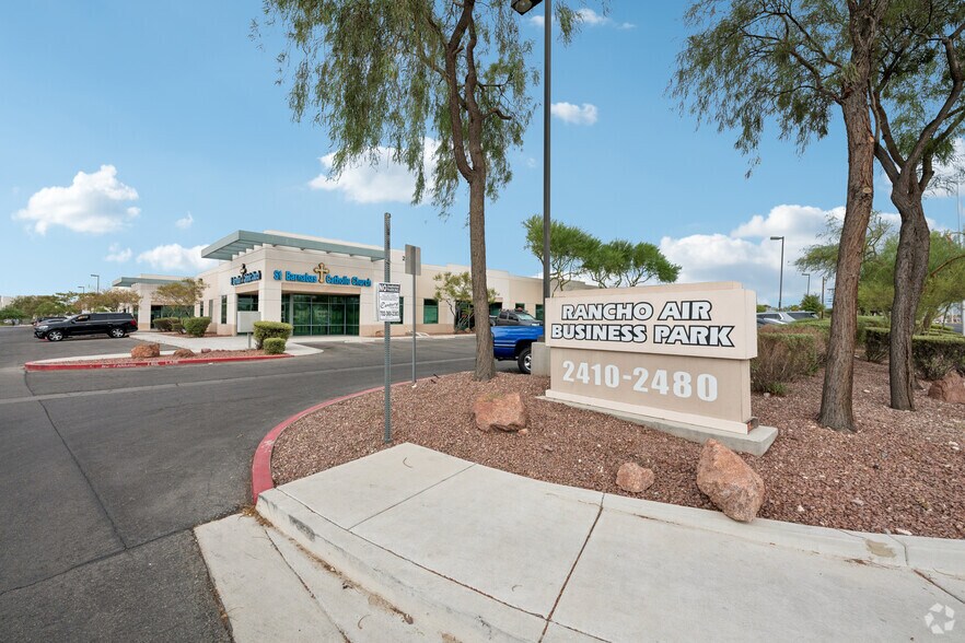 2480 N Decatur Blvd, Las Vegas, NV à louer - Photo de l’immeuble – Image 2 sur 17