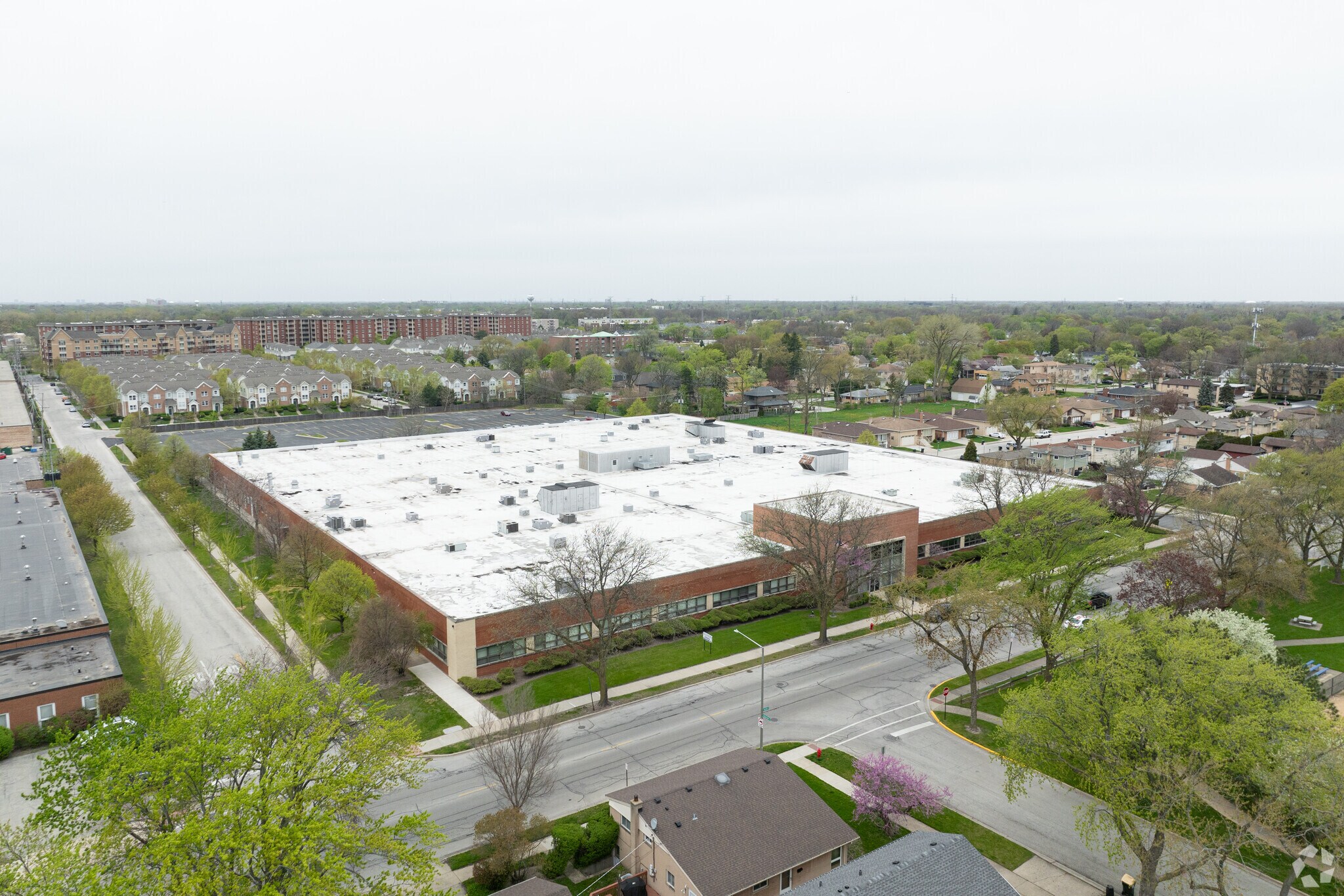 8338 Austin Ave, Morton Grove, IL à vendre Photo principale– Image 1 sur 13
