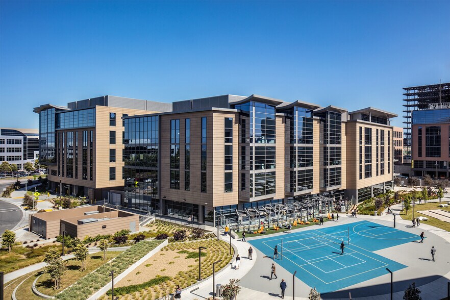 111 Oyster Point Blvd, South San Francisco, CA à louer - Photo de l’immeuble – Image 1 sur 1