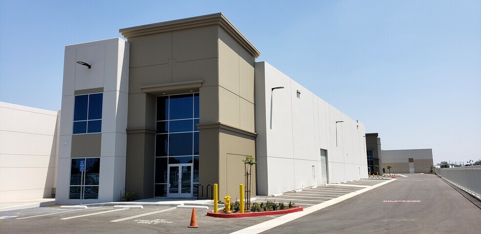 10460 Hickson St, El Monte, CA à louer - Photo de l’immeuble – Image 3 sur 5