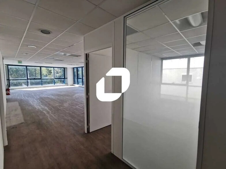 533 Avenue Du Général De Gaulle, Clamart à louer - Photo de l’immeuble – Image 3 sur 24