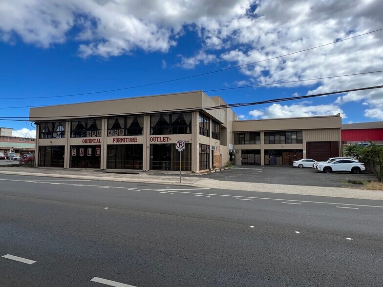 94-303 Farrington Hwy, Waipahu, HI à vendre - Photo de l’immeuble – Image 2 sur 6