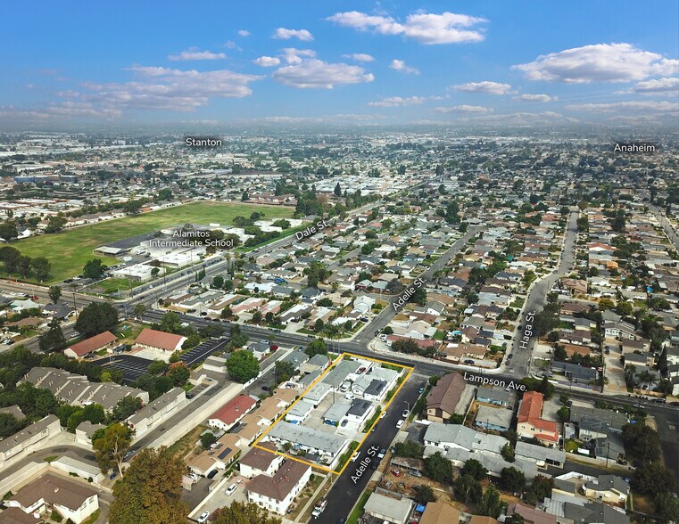 12551 Adelle St, Garden Grove, CA à vendre - Photo de l’immeuble – Image 2 sur 25